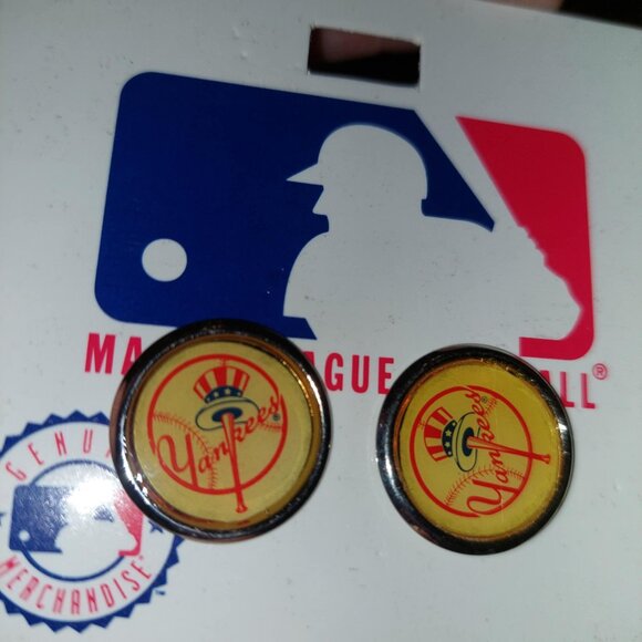 New York Yankees Classic Logo Surgical Steel Posts MLB Genuine Merchandise - Picture 1 of 3